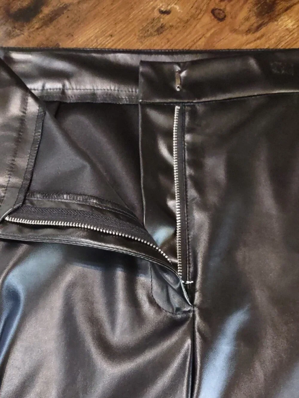 N/A sleek faux